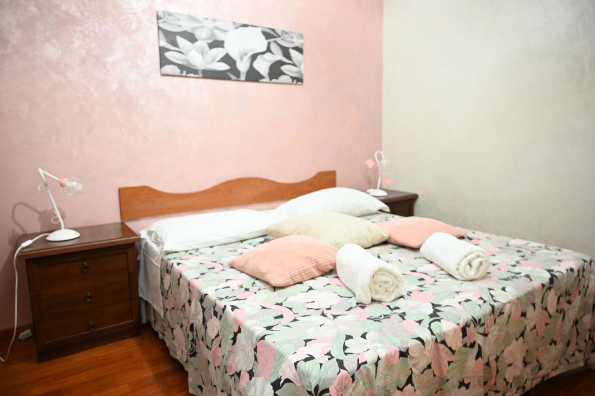 Marco'S Apartment Colosseum Рим Екстер'єр фото