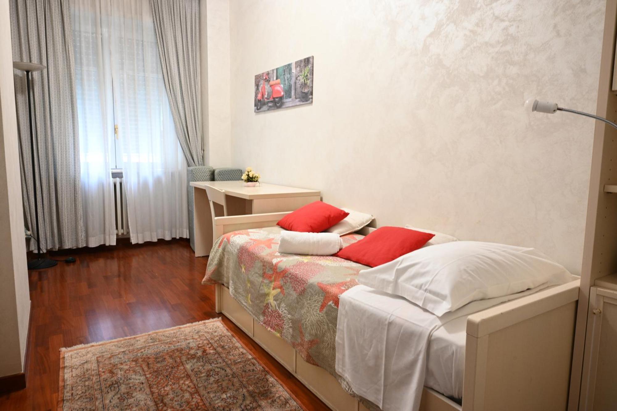 Marco'S Apartment Colosseum Рим Екстер'єр фото